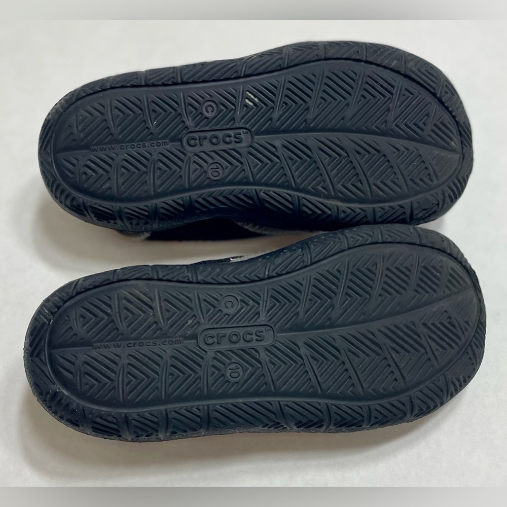 Boys size 10. CROCS “Swiftwater” sandals. Black / gray - Picture 6 of 6